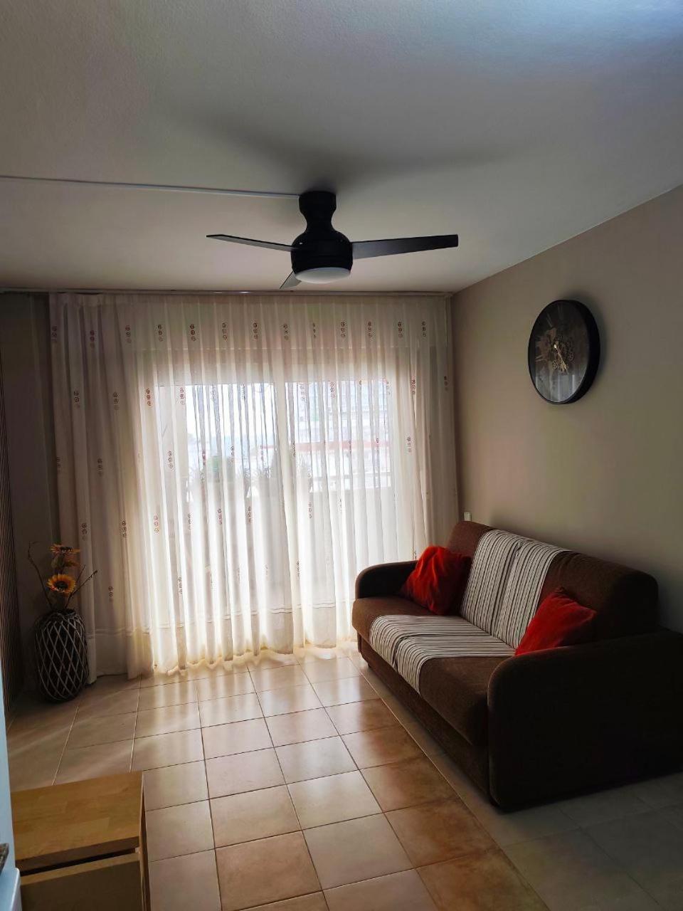 Comfy Apartment In 살루 외부 사진
